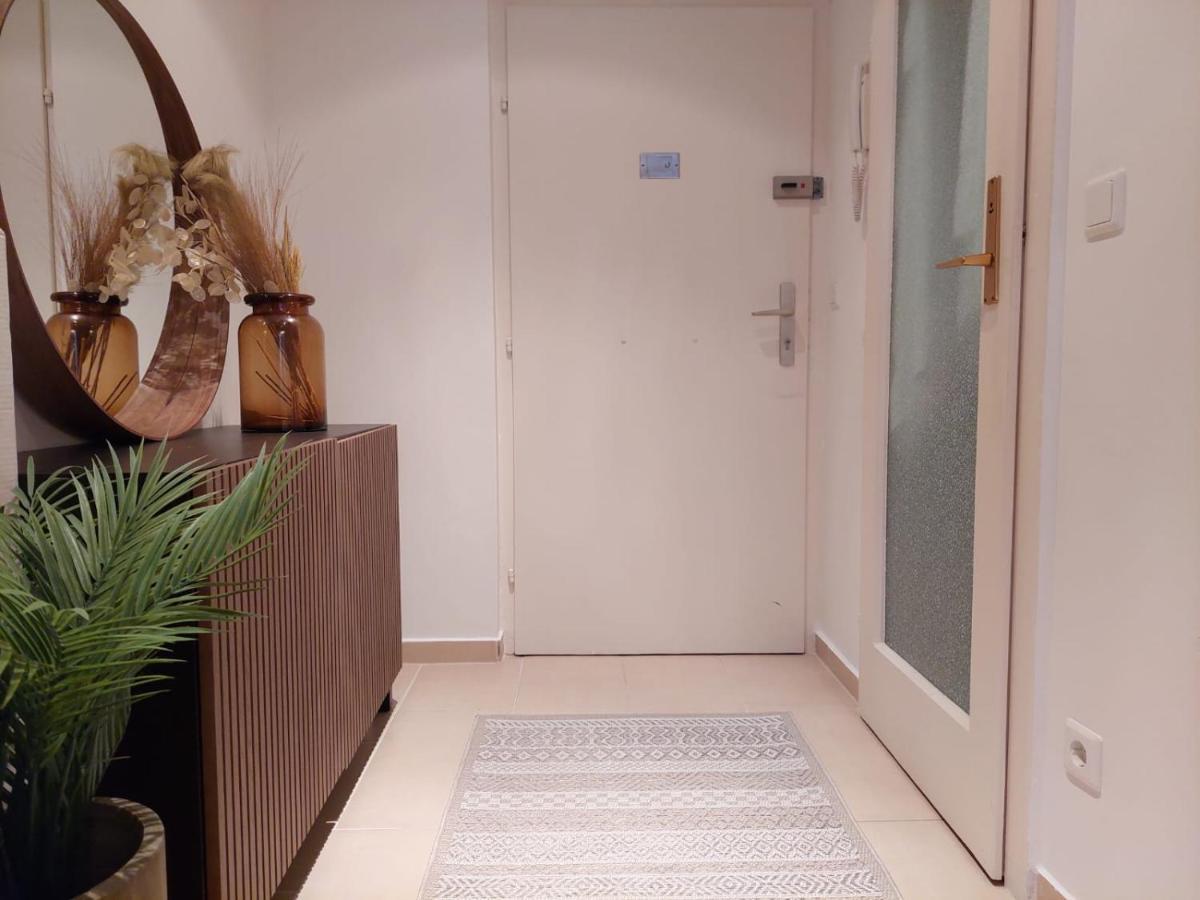 Balcony Apartment, 5 Min Walk To First District 비엔나 외부 사진